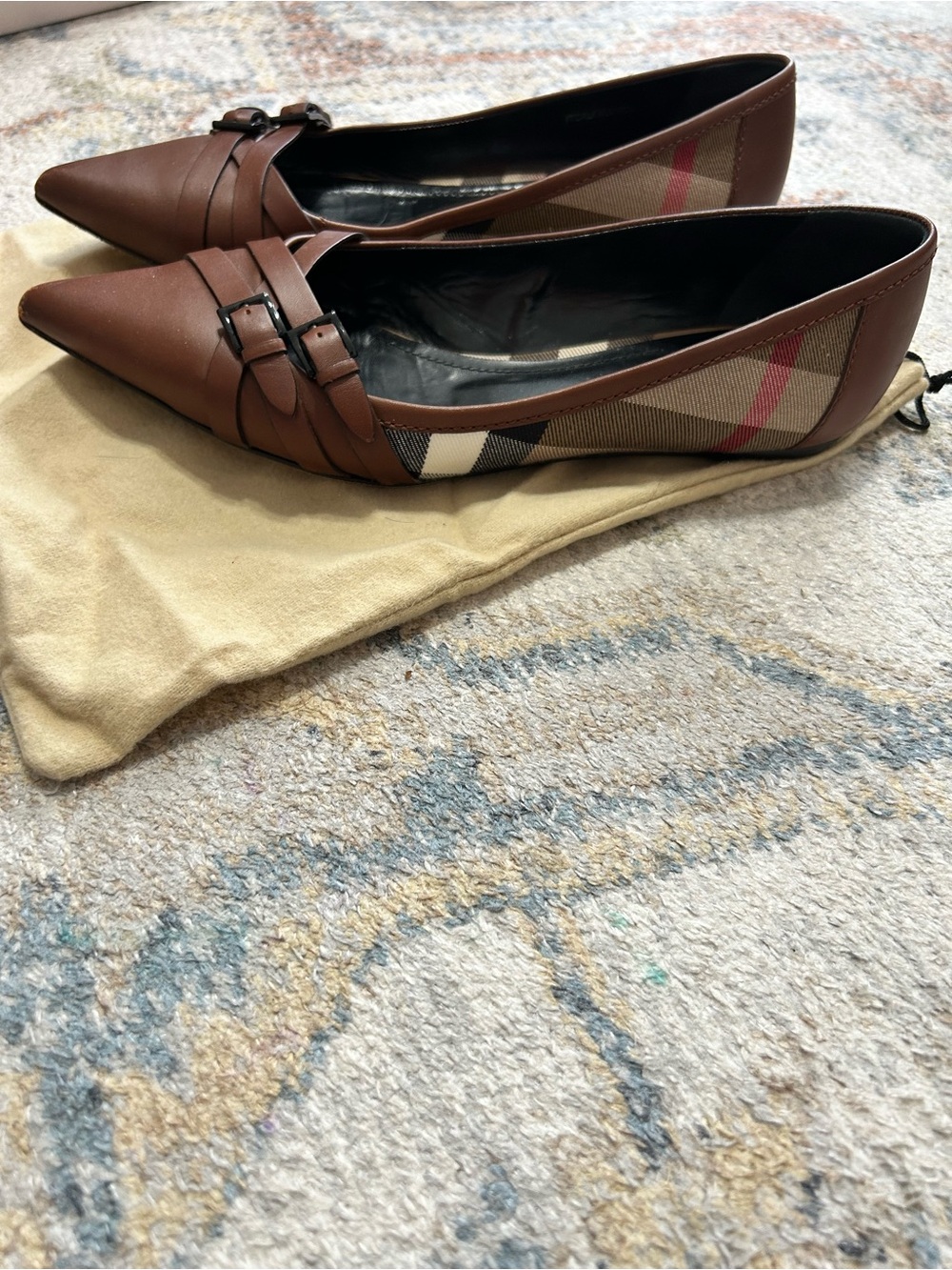 Burberry flats - Picture 2 of 6